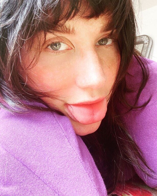 «Αφιερωμένο σε όλους εσάς που μένετε στο σπίτι μόνοι. Και αφιερωμένο στον ένα και μοναδικό Macaulay Culkin»