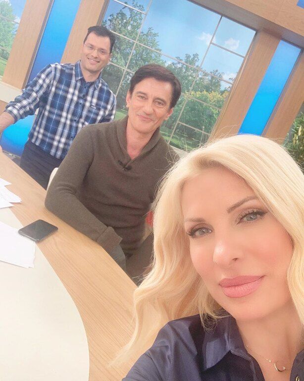 Με χιούμορ πρόσθεσε ότι δεν διαβάζει τόσο πολύ λόγω όρασης.