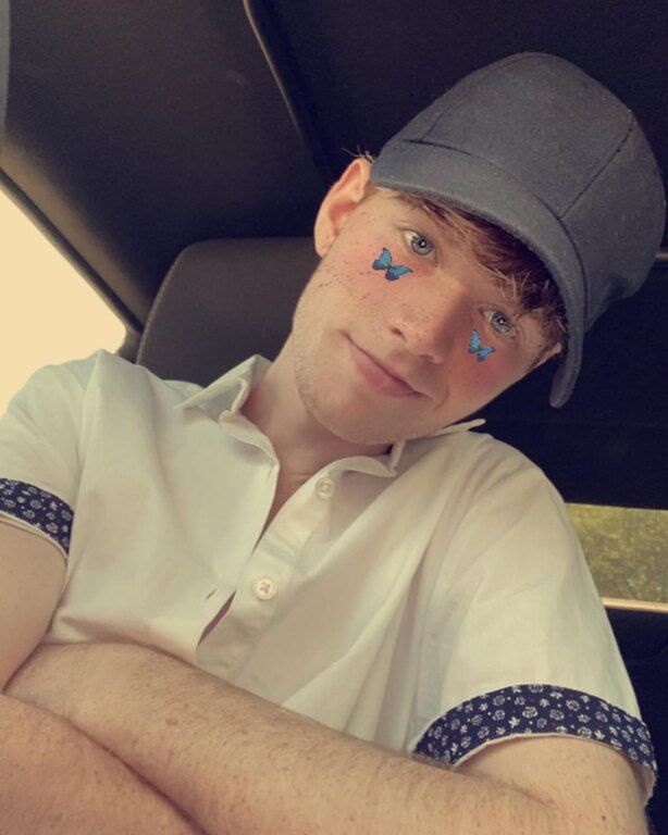 Ο Code συνέχισε ανεβάζοντας ένα video στο Tik- Tok στο οποίο  κλαίει και αποκάλυψε ότι είχαν χωρίσει πριν δύο εβδομάδες.