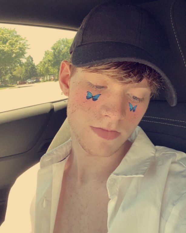 O Code ενημέρωσε τους θαυμαστές για τον χωρισμό του από την Zoe με αυτή την φωτογραφία και την λεζάντα που διάβασες νωρίτερα.