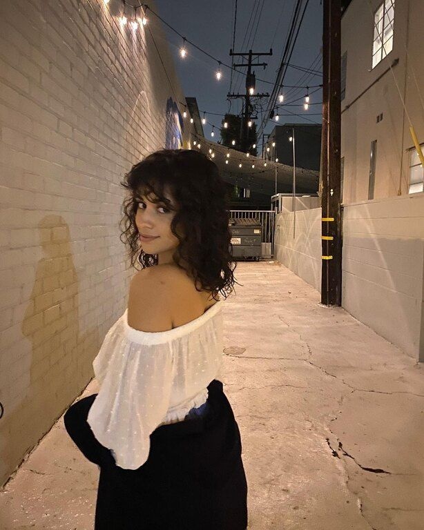 Η Camila Cabello έδωσε το πρώτο της φιλί με το αγόρι το οποίο ήταν τρελά ερωτευμένη καθ’ όλη τη διάρκεια του σχολείου. Την φίλησε στο μάγουλο και εκείνη το έβαλε κυριολεκτικά στα πόδια.