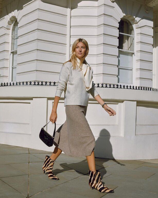 Το μαντήλι δεν είναι μόνο ένα αξεσουάρ, αλλά βασικό συστατικό όλο του look.