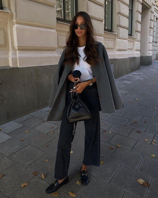 Felicia Akerstrom,
Στυλ: Διακριτικό και κομψό 
Πλεκτά με φαρδιά λαιμόκοψη, παντελόνια σε ίσια γραμμή, και oversized μπουφάν είναι τα αγαπημένα της κομμάτια. Όλα αυτά τα τονίζει φορώντας τα με την εντυπωσιακή κολεξιόν της με τσάντες και γυαλιά ηλίου. Άρα