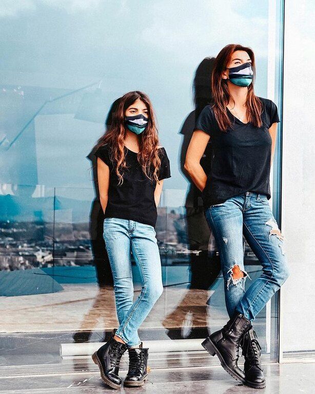 Εδώ με την μητέρα της Μαρίνα Βερνίκου. 