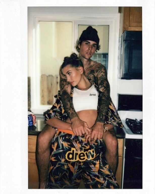 Justin- Hailey Bieber: Ένα σημάδι αποκαλύπτει την αλήθεια για τη σχέση τους