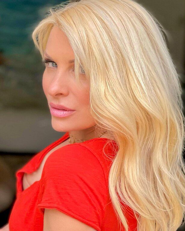 Eλένη Μενεγάκη: Το σχόλιο στη φωτό του γιου της και οι ευχές στον Γιάννη Λάτσιο (photos)