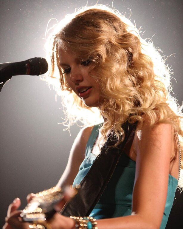 Το 2010, η Taylor Swift έγινε η νεότερη καλλιτέχνης που κέρδισε ποτέ Grammy Award για το Album της Χρονιάς. Ήταν 20 ετών.