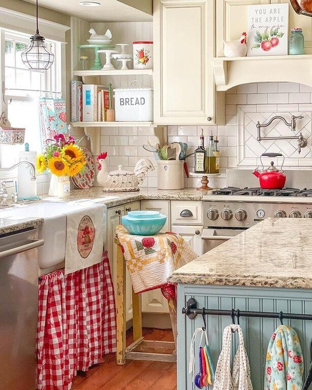 Αυτό είναι ένα χαρακτηριστικό cottage kitchen.
@goldenboysandme
