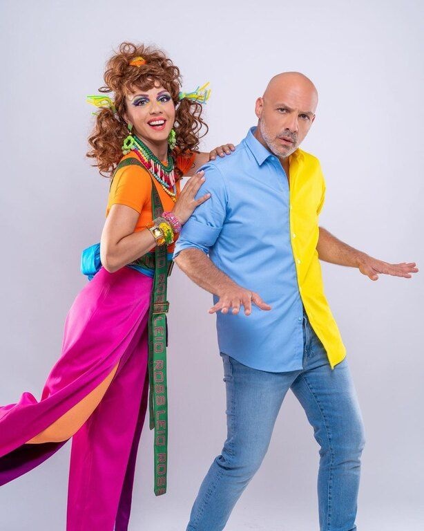 Αγαπάμε color blocking. Μα δεν πάει τέλεια το φούξια με το πορτοκαλί; 