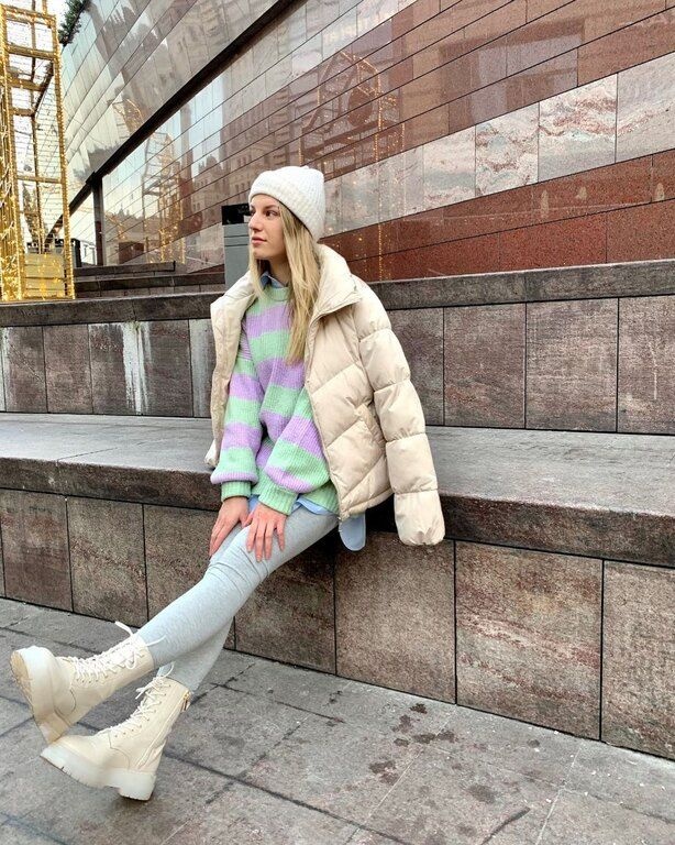 Με puffer τζάκετ, μάλλινο πουλόβερ και μποτάκια @luizastradishopper