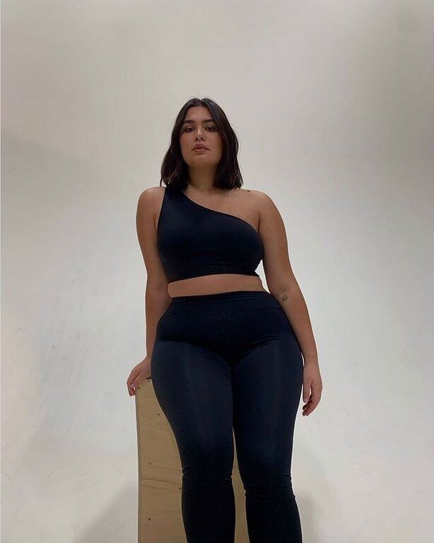 Φορεμένο ως two piece matching set - με μπλούζα με τον έναν ώμο έξω @isabellecoheen 