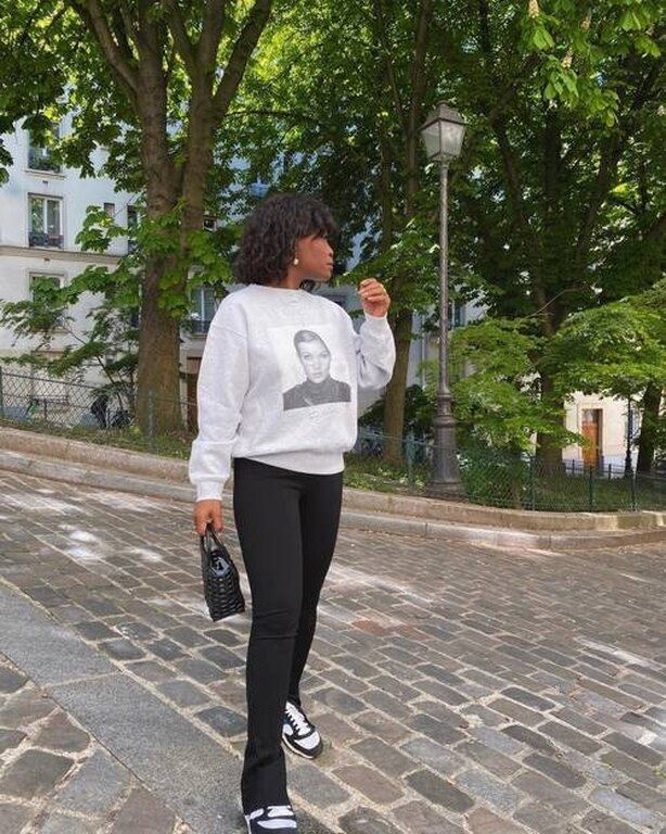 Με graphic πουλόβερ @frannfyne