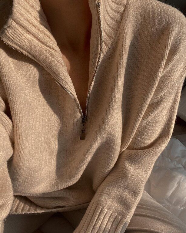 Επένδυσε σε ένα φούτερ με φερμουάρ @reserved