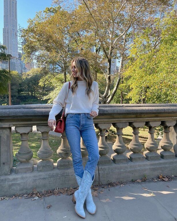 με τζιν + μακριμάνικο τοπ @lindsaybranquinho