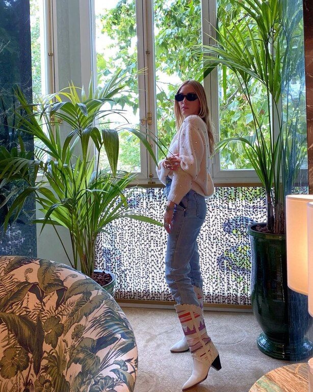 με φούτερ + straight leg ή skinny τζιν @irmalo_