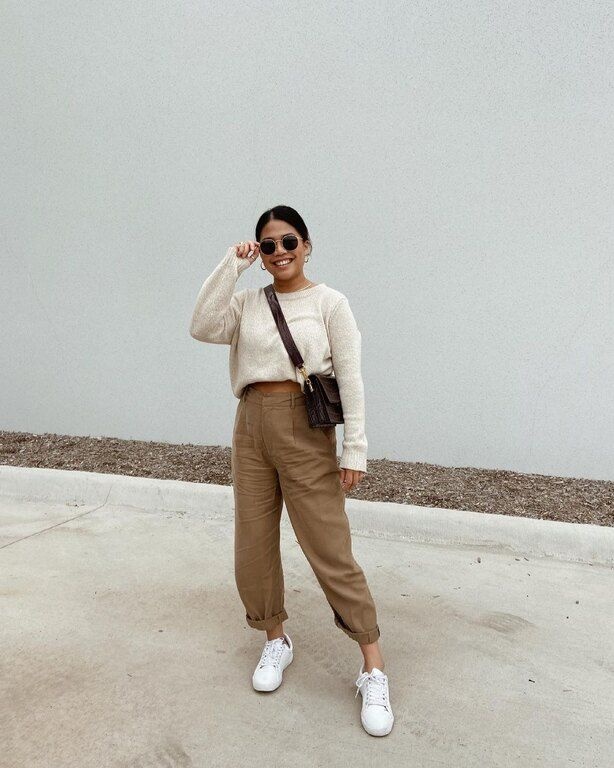 Με παντελόνι και ένα sweater @accordingtomandy