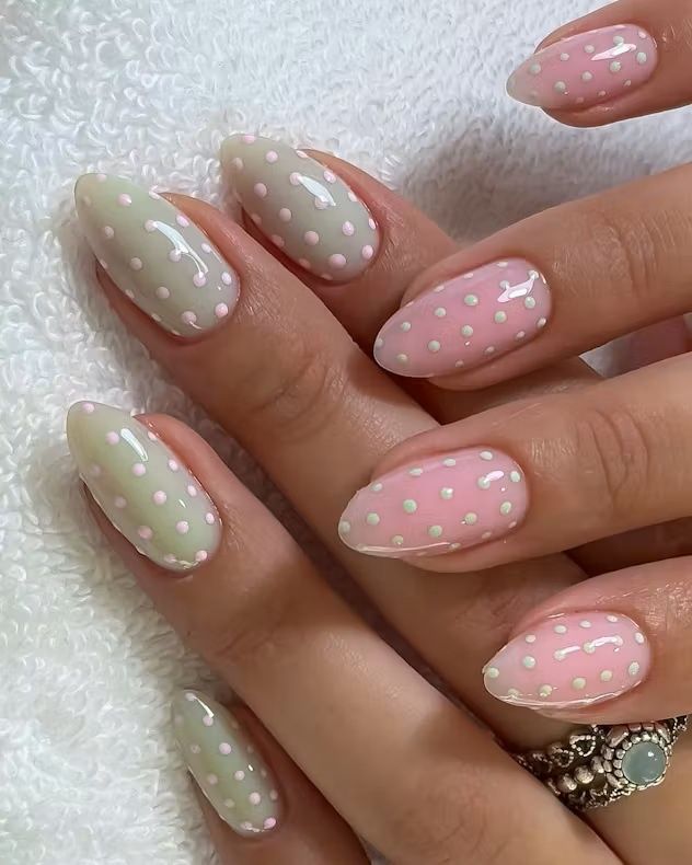 Polka dot Manicure