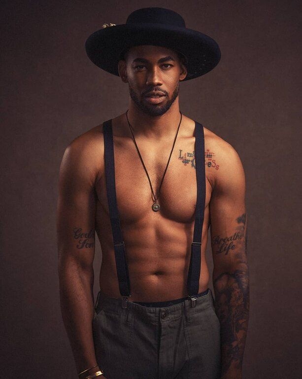 «Ο Mike άρεσε στην Demi, αλλά η σχέση τους κράτησε λίγο και η αλήθεια είναι ότι δεν ήταν και πολύ σοβαρός δεσμός», συμπλήρωσε η πηγή.