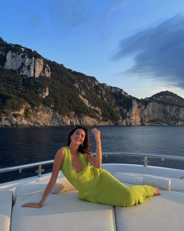 Το terry cloth είναι πολύ της μόδας τελευταία. @kendalljenner