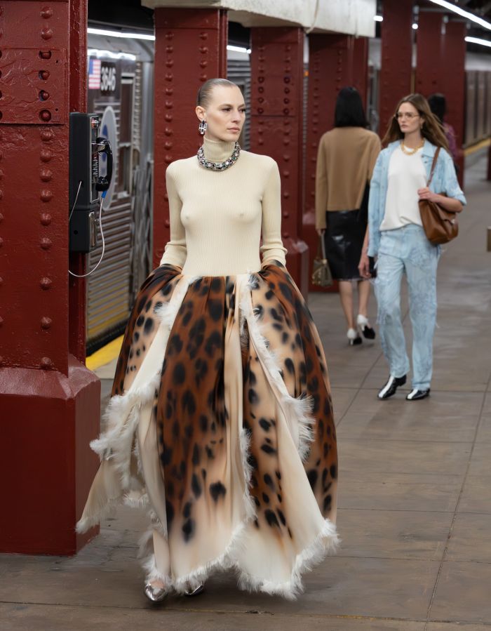 CHANEL 2025/26 MΓ©tiers d'art Fashion Show