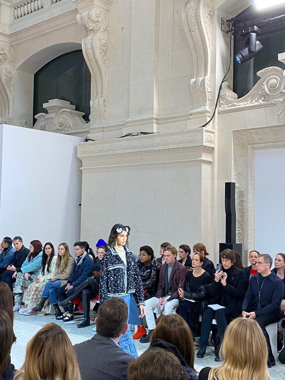 #PFW Day 6: Tα μπλαζέ κορίτσια του Giambattista Valli και το αυθεντικά Παριζιάνικο στυλ τους