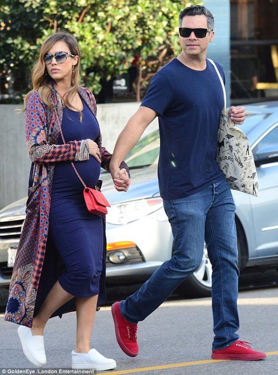 Λίγο πριν γεννήσει, η Jessica Alba, κάνει μία από τις πιο sexy εμφανίσεις της