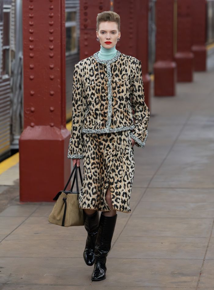 CHANEL 2025/26 MΓ©tiers d'art Fashion Show