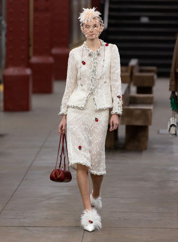 CHANEL 2025/26 MΓ©tiers d'art Fashion Show