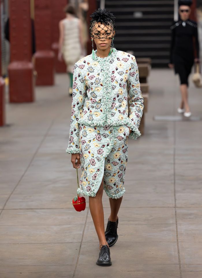 CHANEL 2025/26 MΓ©tiers d'art Fashion Show