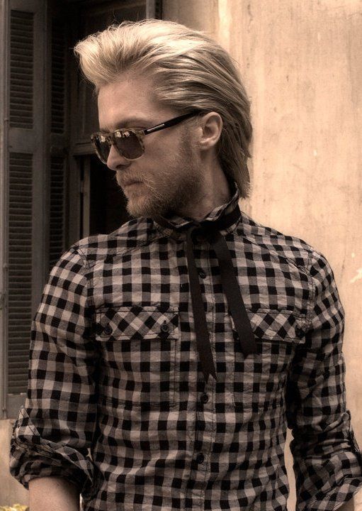 Ο Άλεξ Καββαδίας, βάζει στη άκρη τις μουσικές του και γράφει στο Queen.gr