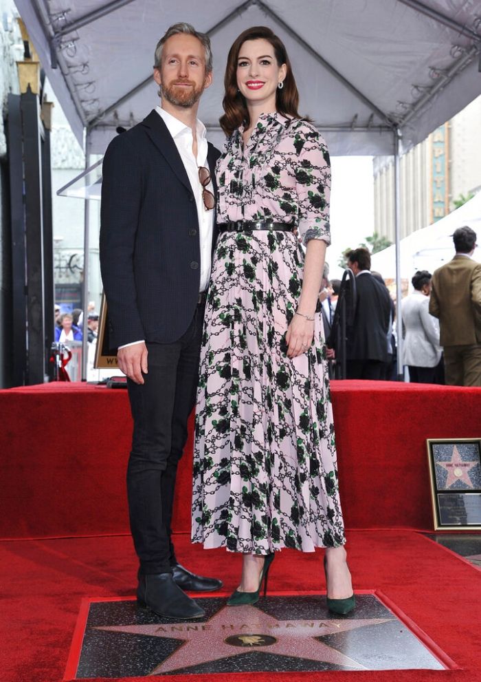 Anne Hathaway,Adam Shulman