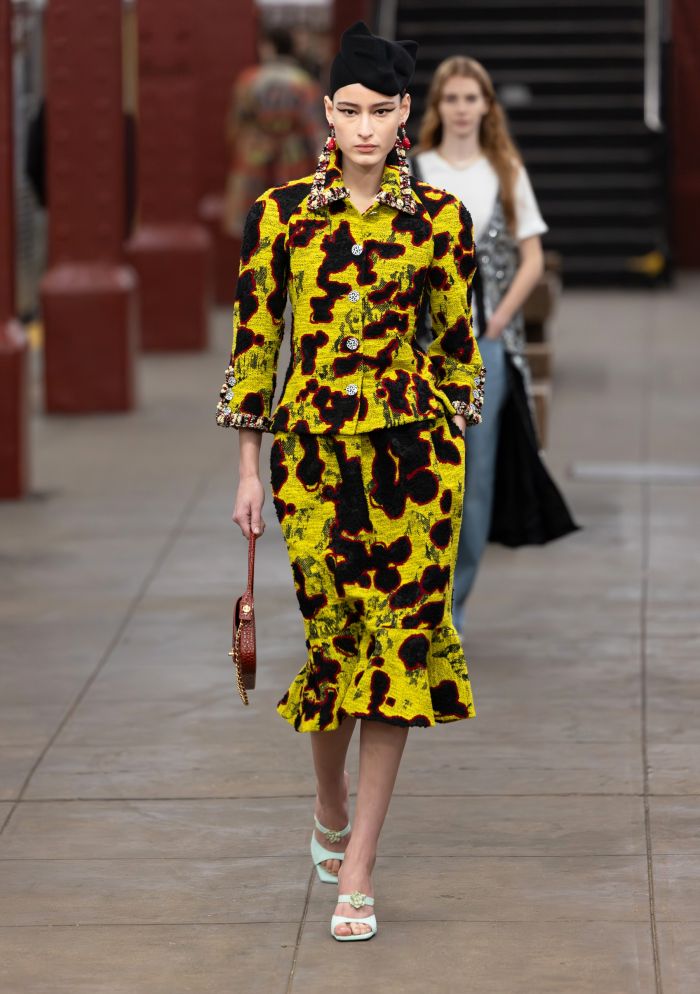 CHANEL 2025/26 MΓ©tiers d'art Fashion Show