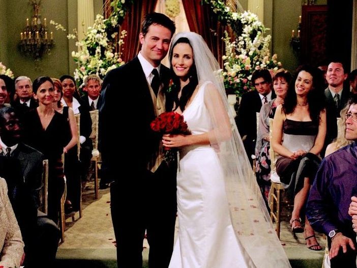 Οι γάμοι σε τηλεοπτικές σειρές που είναι ξεκάθαρα #MarriageGoals