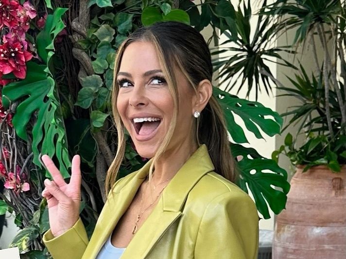 Η Μαρία Μενούνος γιορτάζει 47 χρόνια πίστης, αγώνα και φωτεινής έμπνευσης