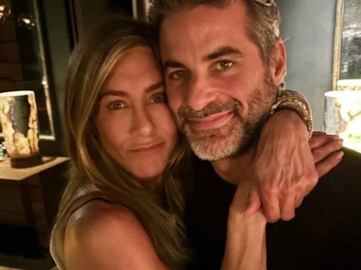 Jennifer Aniston και Jim Curtis μιλούν για τη διάγνωση που του προκάλεσε μερική παράλυση