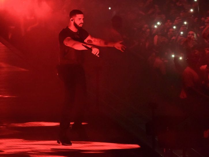 Ο Drake γράφει ιστορία στο Billboard 200 κατακτώντας τις τρεις πρώτες θέσεις με  διαφορετικά άλμπουμ