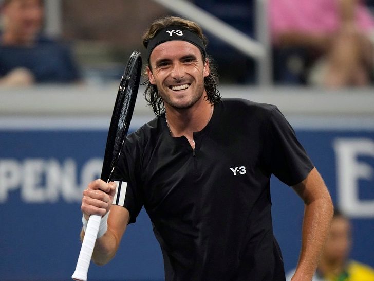 Ο Τσιτσιπάς πήγε στην Αφρική και όχι στην Τροχαία: Ένα ακόμη λάθος συμπεριφοράς με το άφαντο δίπλωμα