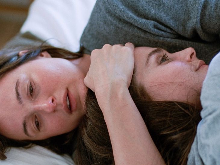 Sentimental Value: Όταν η αδελφική αγάπη γίνεται καταφύγιο σε μία δυσλειτουργική οικογένεια