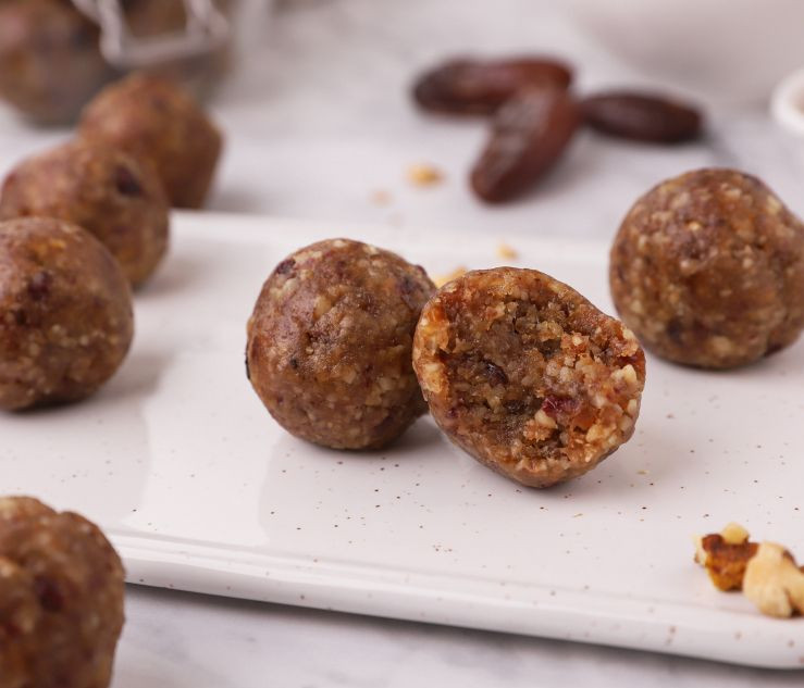 Φτιάξε μόνη σου energy balls με ξηρούς καρπούς και cranberries