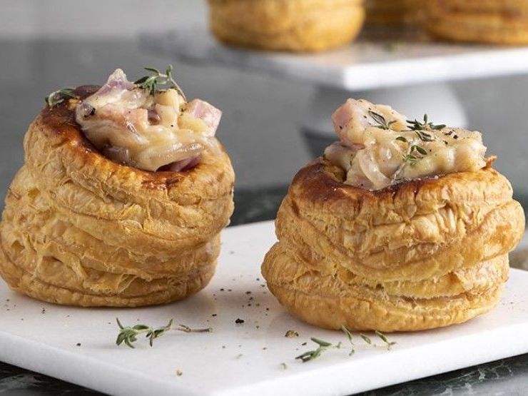 Άκης Πετρετζίκης: Ζαμπονοτυροπιτάκια βολοβάν