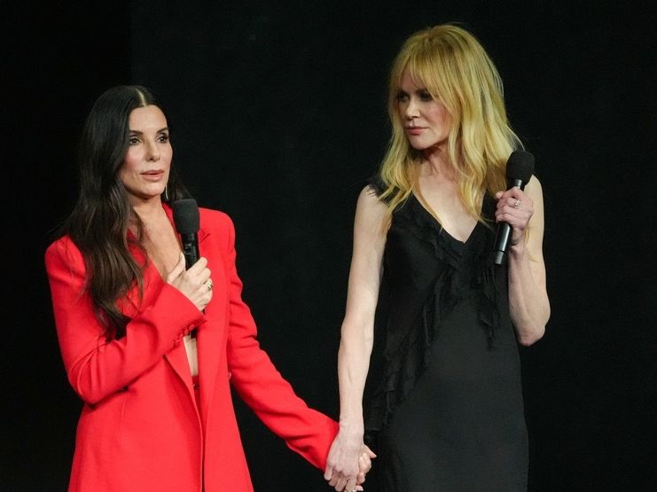 Η Sandra Bullock μπήκε στο Instagram με εκατομμύρια followers και τη βοήθεια της Aniston