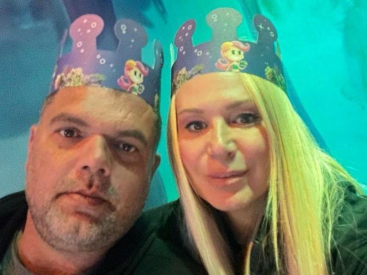 Ο Δημήτρης Παπανικολάου γιορτάζει 19 χρόνια γάμου και παραδίδει μαθήματα ζωής με την κόρη του
