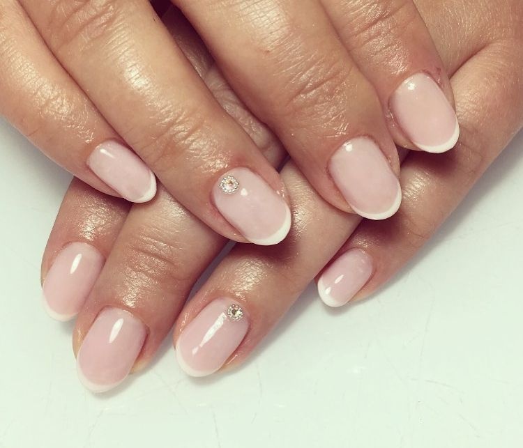 Με αυτά τα 5 βήματα θα κάνεις το απόλυτο γαλλικό μανικιούρ στο σπίτι