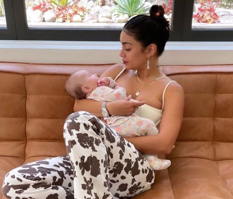 Η Vanessa Hudgens γνώρισε την κόρη της Ashley Tisdale – και οι φωτογραφίες είναι αξιολάτρευτες