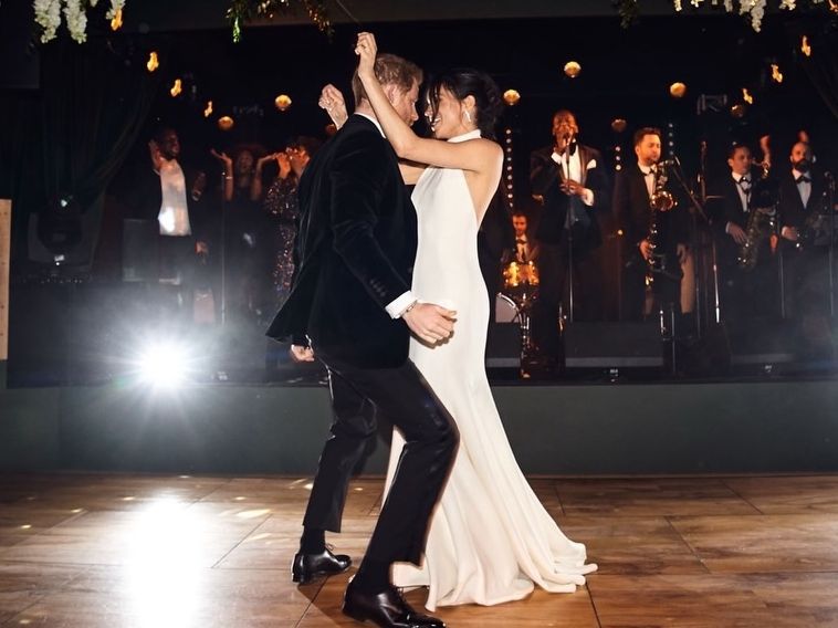 Harry & Meghan γιορτάζουν 8 χρόνια γάμου με 24 αδημοσίευτες φωτογραφίες: Ο ξέφρενος χορός στο πάρτι