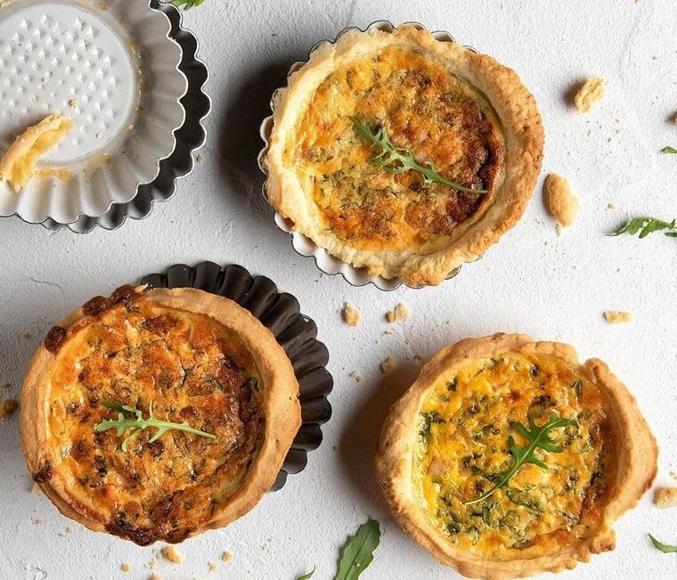 Άκης Πετρετζίκης: Ατομικές κις λορέν