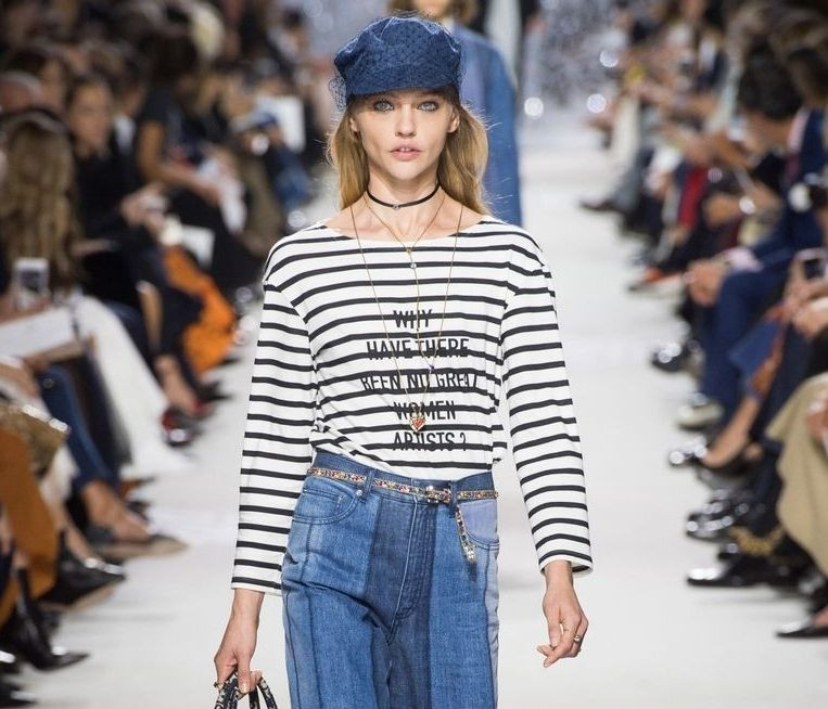 PFW S/S 2018: Τι ακριβώς σημαίνει το motto που είδαμε στα μπλουζάκια του Οίκου Dior;