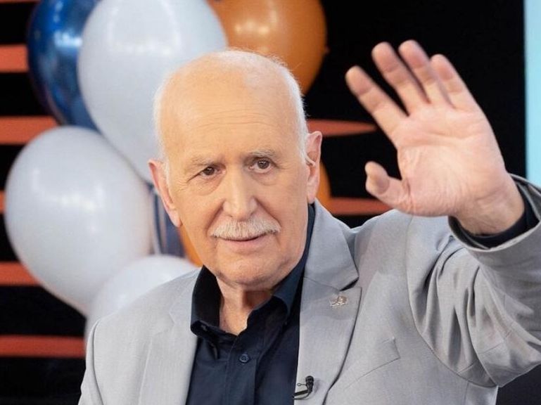 Οι συμπαρουσιάστριες του Γιώργου Παπαδάκη και oι στενοί συνεργάτες του, αποχαιρέτησαν τον «δάσκαλο»