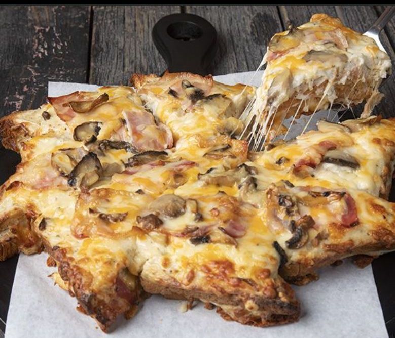 Άκης Πετρετζίκης: Πίτσα express καρμπονάρα