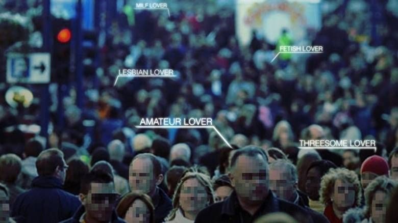 Οι προτιμήσεις, οι ώρες, οι συσκευές. To Pornhub αποκαλύπτει τι πορνό καταναλώνουμε